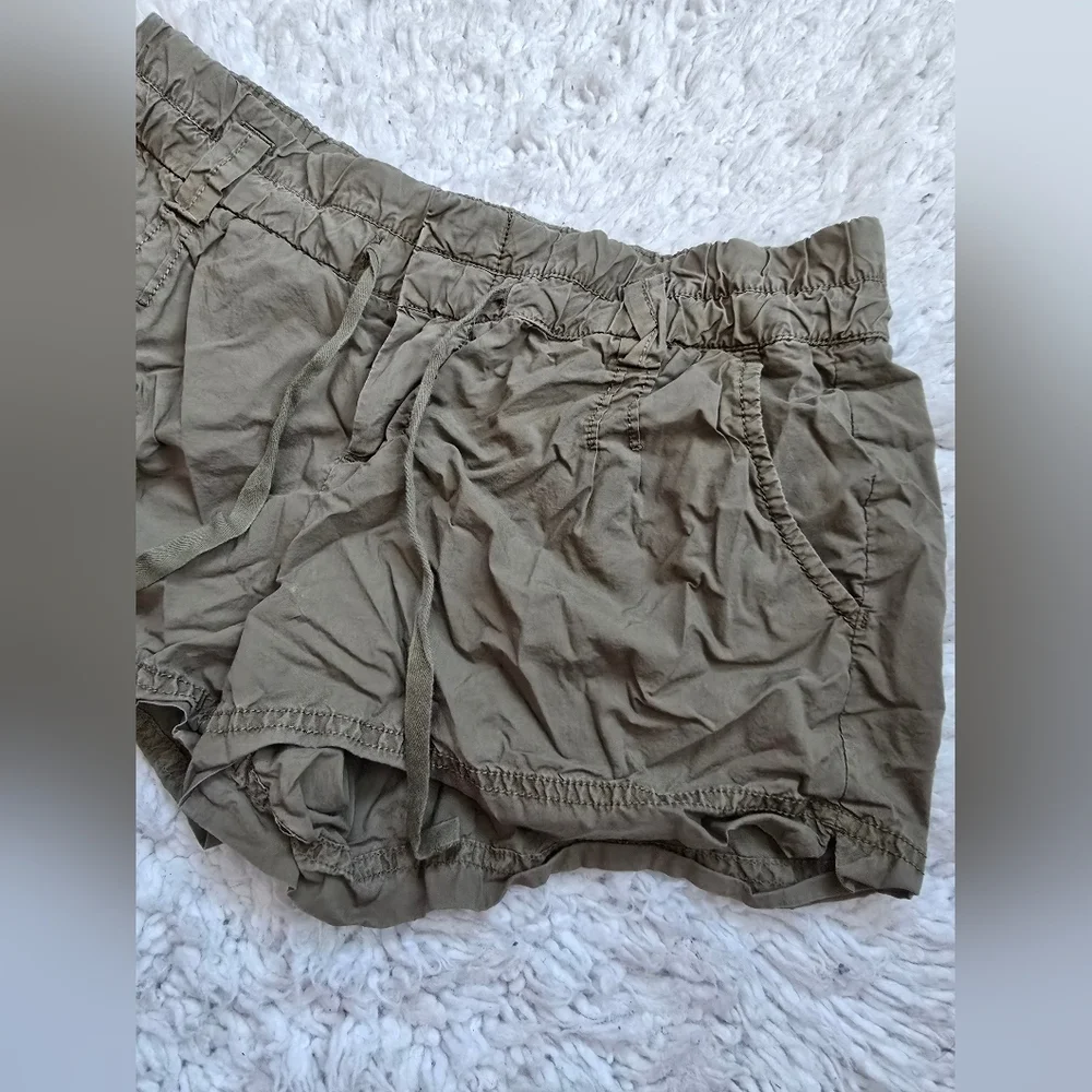 Gap Olive Green Women's Shorts - Picture 4 of 7
